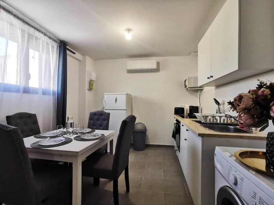 L'Elegant Duplex - Clim I Wifi I Proche Du Centre-Ville Miramas Eksteriør billede